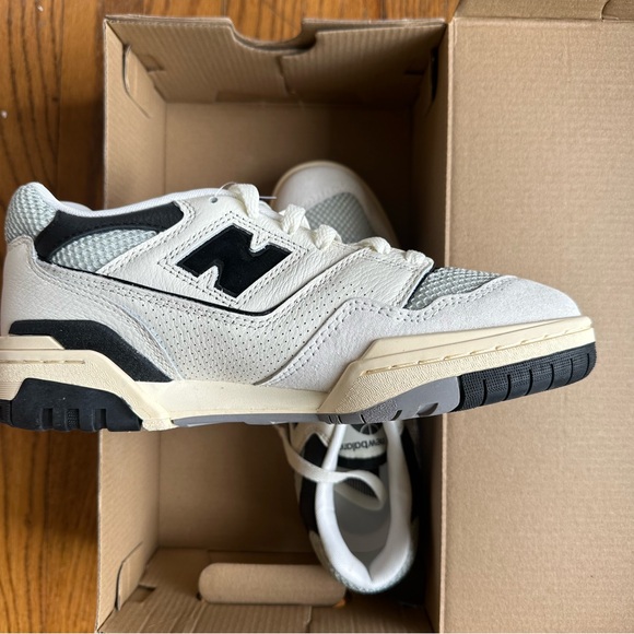 New Balance 550 White Black Sneakers - Picture 5 of 9